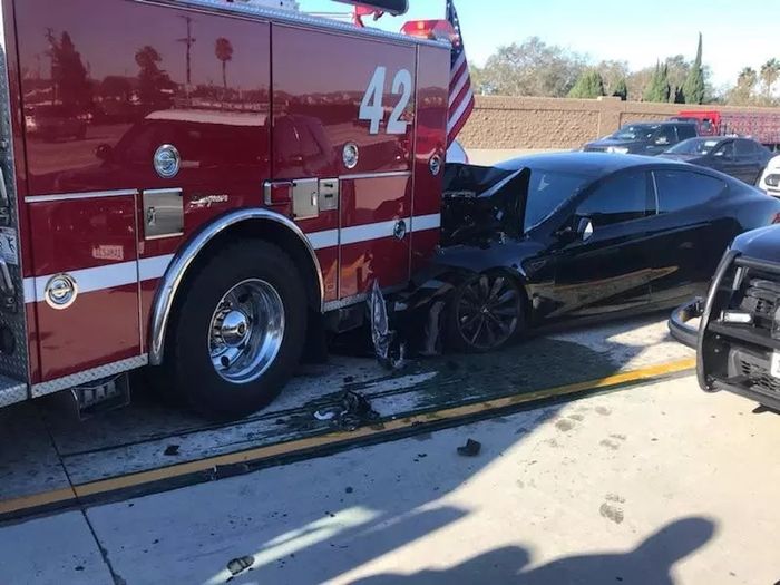 Tesla crash fire truck