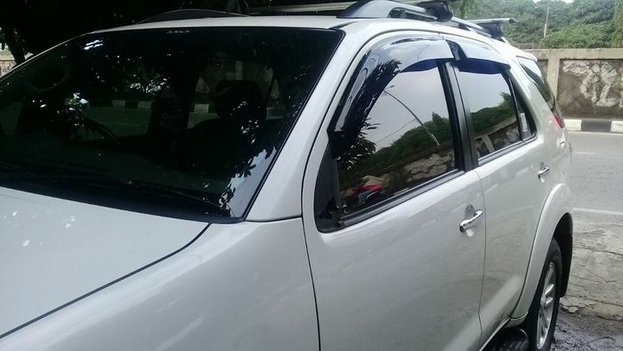 Spion Toyota Fortuner raib digasak maling