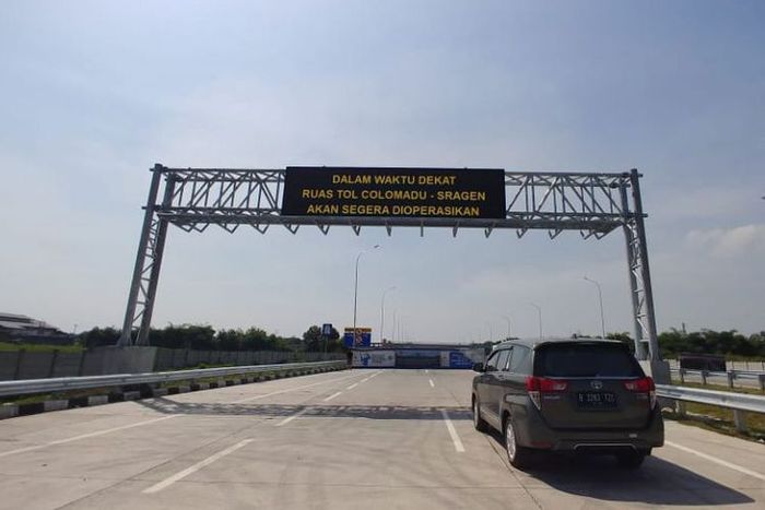 Gerbang Tol Colomadu-Sragen, pintu masuk menuju ruas tol Solo-Ngawi yang akan dibuka