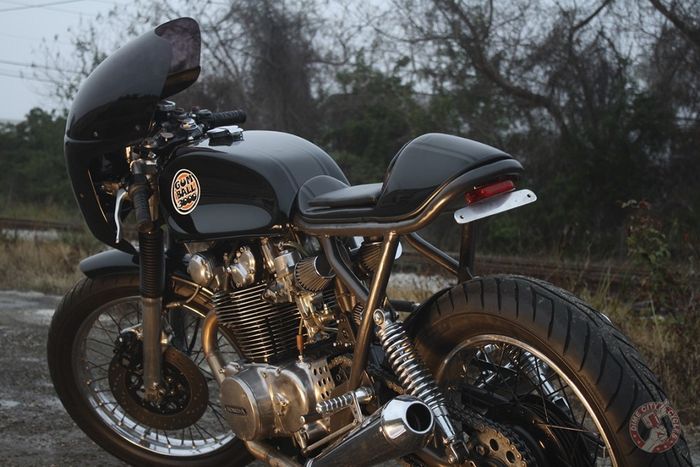 Honda CB450 custom cafe racer-Max style dari Dime City Cycles