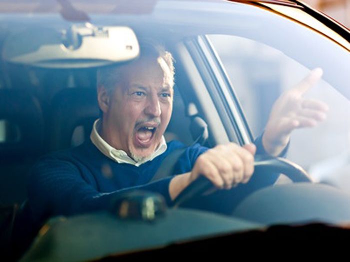 Ilustrasi pengemudi yang marah akibat stres