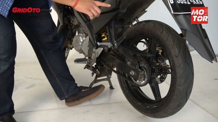 Jangan Panik, Ini Penyebab Standar di Motor Sering Turun Sendiri