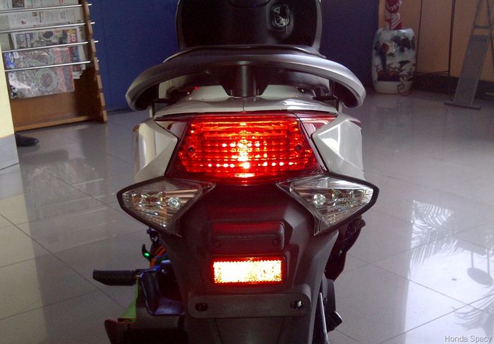 Lampu rem motor nyala terus