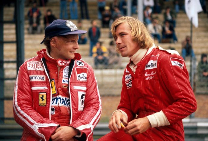 Niki Lauda (kiri) dan James Hunt (kanan) adalah sepasang rival yang hebat di masanya
