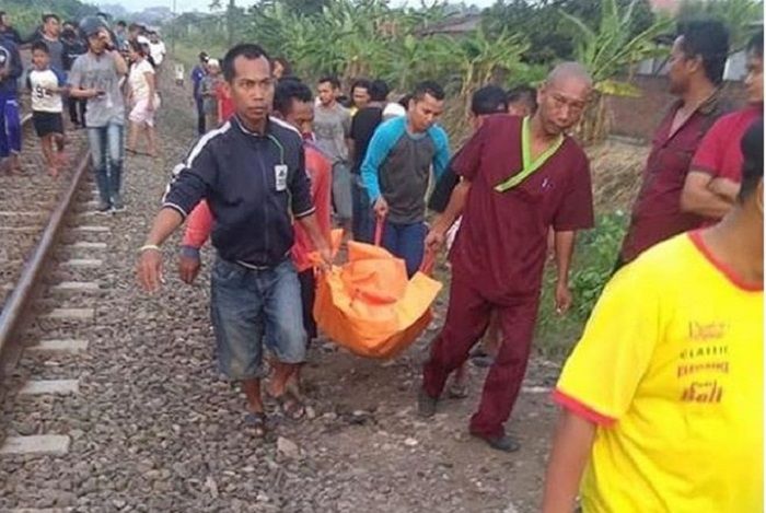 Pengendara Honda CBR150R tewas ditabrak kereta api di Kecamatan Tugu, Semarang