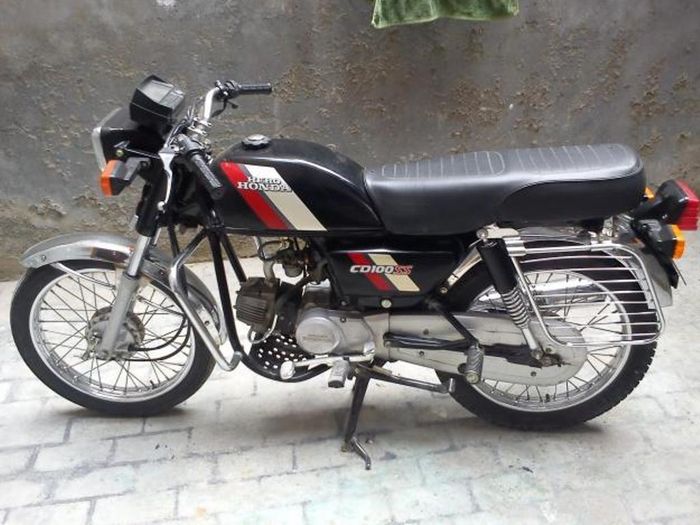 Bentuk standar Hero Honda CD100 SS tahun 2004