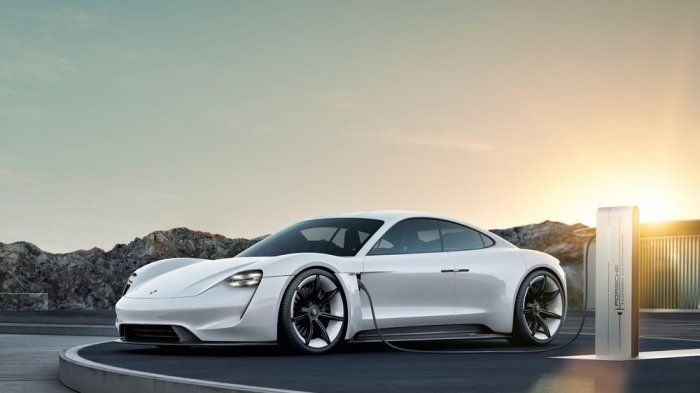 mobil listrik Porsche dengan nama Taycan
