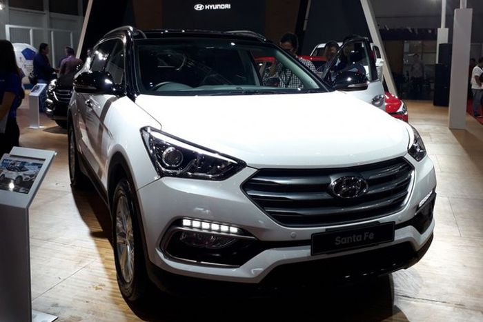 Hyundai Santa Fe mendapatkan paket spesial selama di IIMS 2018.(KOMPAS.com/Donny Apriliananda)