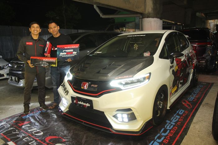 Aldante dengan Honda Jazznya jadi runner up AutoLightUp di kelas enthusiast