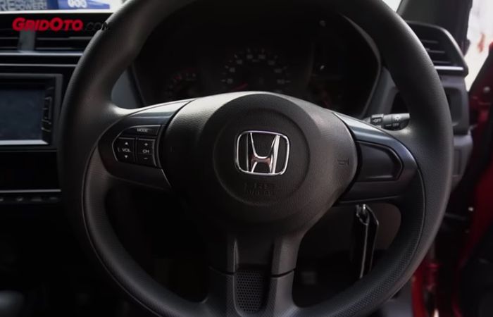Honda Brio RS dibekali dua airbag, salah satunya di setir