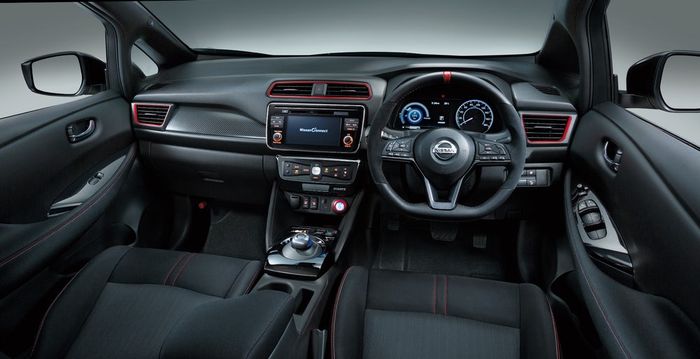 Interior Nissan Leaf Nismo dapat sentuhan aksen merah