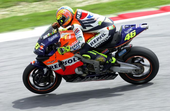 Valentino Rossi di atas RC211V Repsol Honda