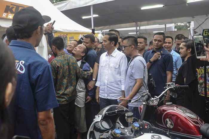 Presiden Jokowi saat berkunjung ke Otobursa Tumplek Blek 2018