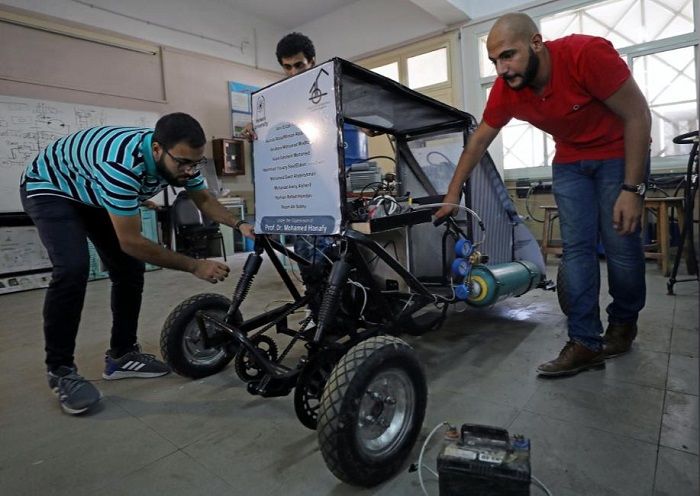 Egyptian students design car that runs on air