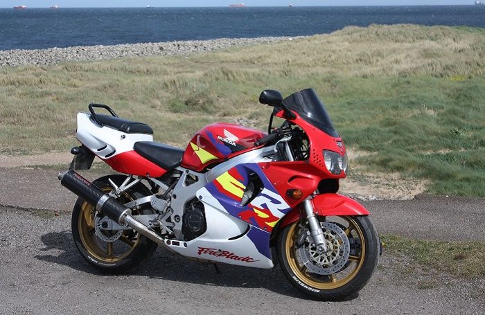 Honda CBR900RR tahun 1996