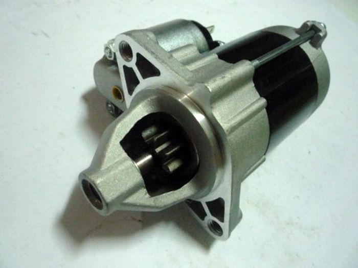 Honda BeAT  generasi awal masih pakai sliding-gear starter