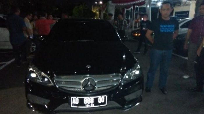 Kasatreskrim Polresta Solo, Kompol Fadli (kanan), dalam rilis perkara di Mapolresta Solo, Rabu (22/8/2018) malam. 