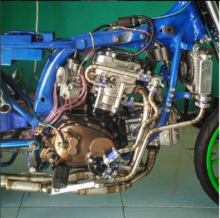 Honda CB 100 V-twin