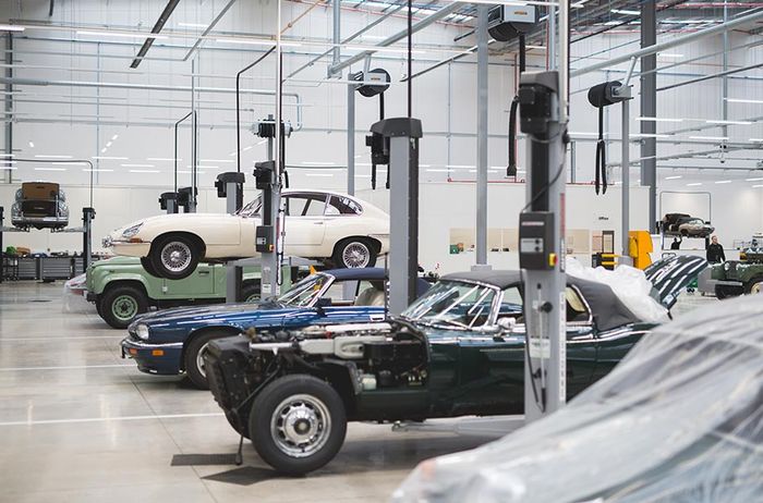 Salah satu bengkel Jaguar Land Rover Kalsik di Inggris