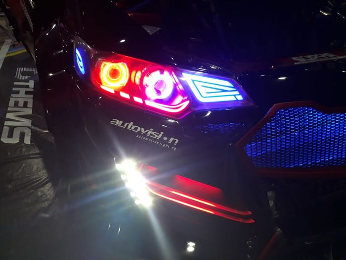 Ganti headlamp Jazz GK5 dan dimodifikasi lagi