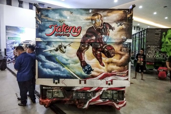 Iron Man, di belakang Avengers, salah satu kontestan di Jogjakarta Truck Festival 2018 - Hikmaw