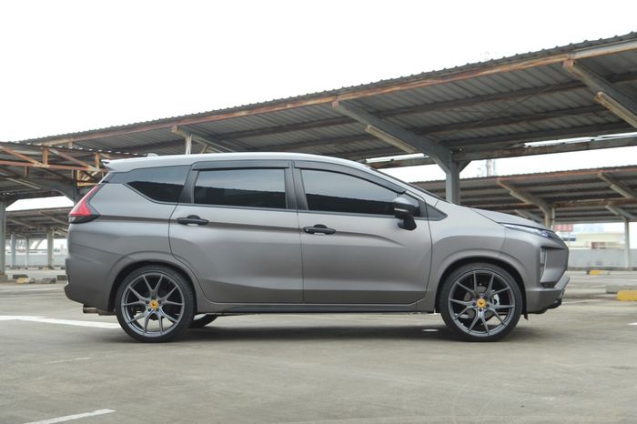 Berhasil mematahkan pemeo bahwa pake pelek 20 inci suspensi pasti jadi lebih keras