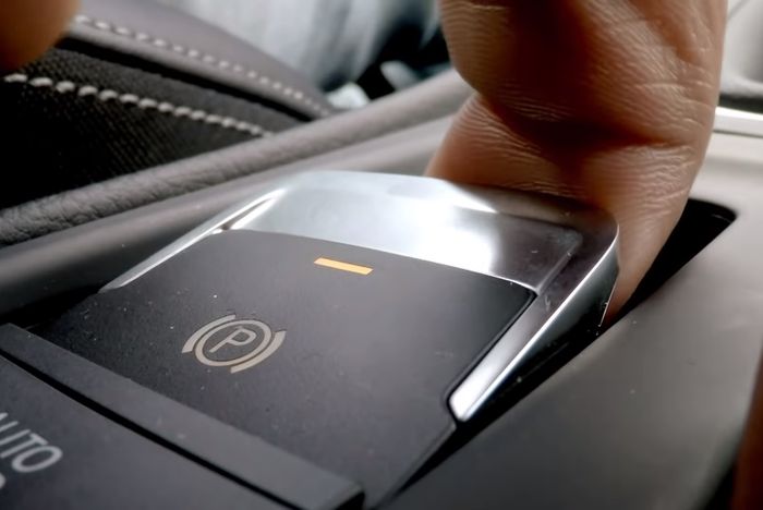 Rem tangan elektronik ditarik