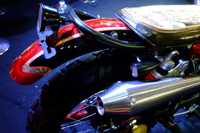 Bodi dan knalpot W175 tetap mempertahankan fungsionalitasnya