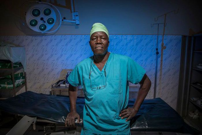 Bekerja di daerah konflik membuat dr Atar siap berimprovisasi demi nyawa