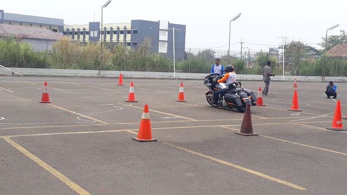 Komunitas Motor Gede ikut safety riding dari Satlantas Polres Metro Bekasi Kota