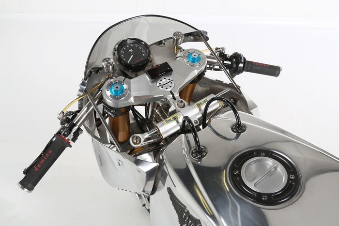 Moto Guzzi V11 Cafe Racer Titanium
