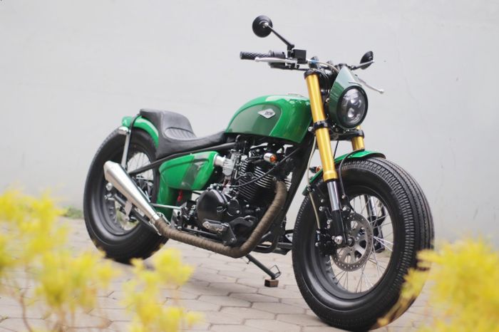 Kawasaki W175 Bobber Jokowi Katros Garage