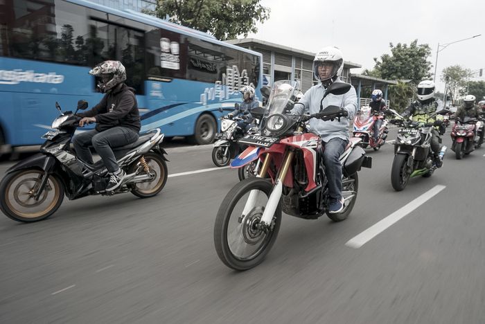 Berbagai tipe motor ikutan Sunmori mengunjungi Kawasan Wisata Jakarta