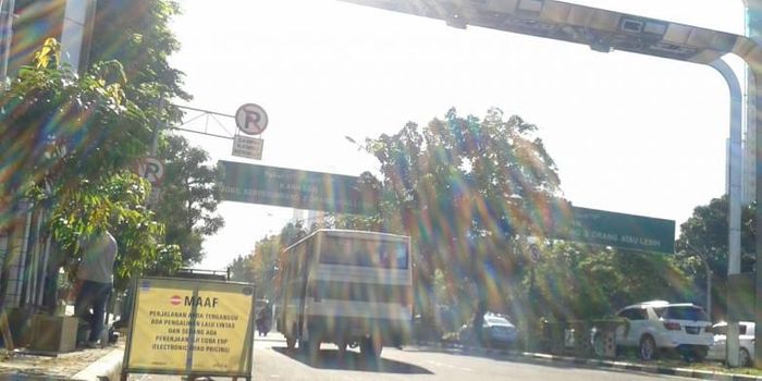 Ilustrasi. Gerbang jalan berbayar atau ERP di Jalan Jenderal Sudirman, Jakarta Pusat