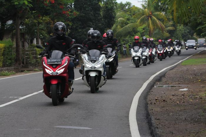 Honda PCX 150 dalam PCX Luxurious Touring