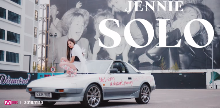 Toyota MR2 AW11 dalam video kilp Solo Jennie BLACKPINK
