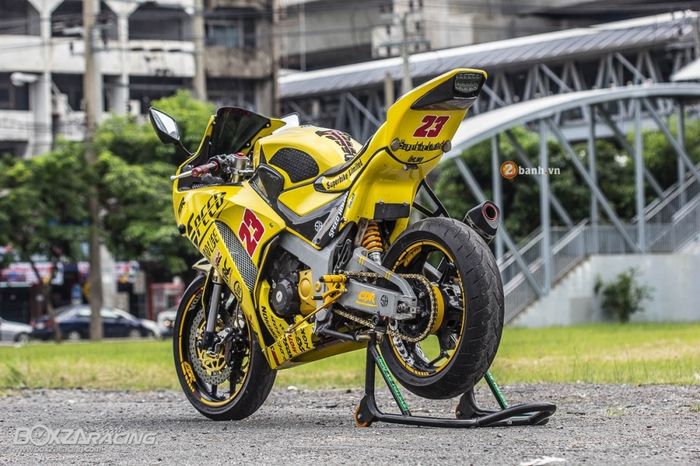 Honda CBR150R racing look yang super keren