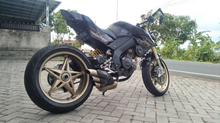 Yamaha V-Ixion bergaya street fighter asal Bondowoso , Jawa Timur