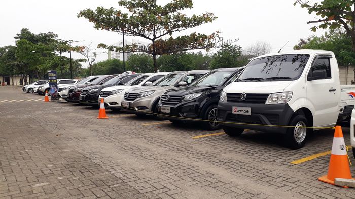 Unit Mobil DFSK Glory 580 dan Super Cab yang Diserahkan Kepada Konsumen Pantai Indah Kapuk