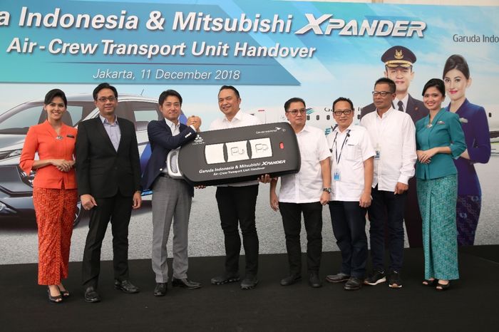 Penyerahan kunci antara Mitsubishi dengan Garuda Indonesia