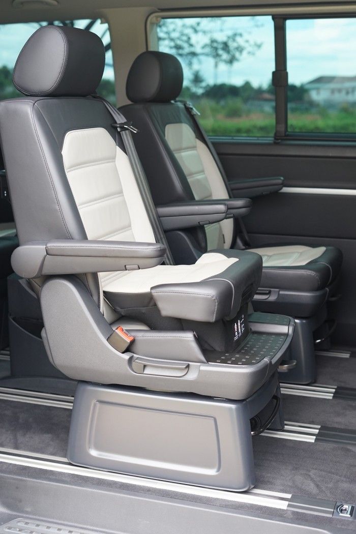 Tak diragukan lagi VW Caravelle bisa jadi Ruang kerja, kamar tidur dan transportasi nyaman untuk 7 penumpang. Di mana saja.