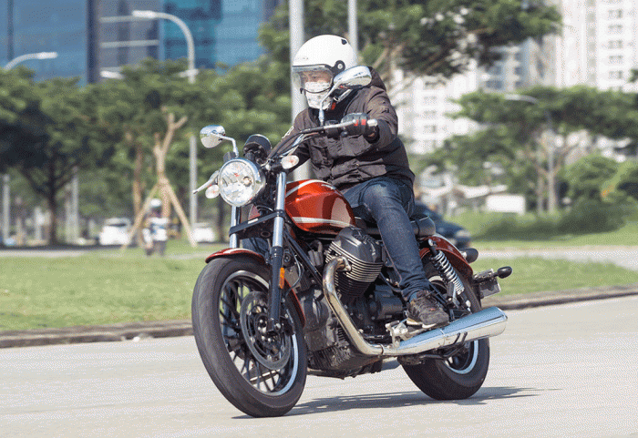 Test Ride Moto Guzzi V9 Roamer