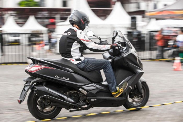 First ride Kymco Downtown 250i