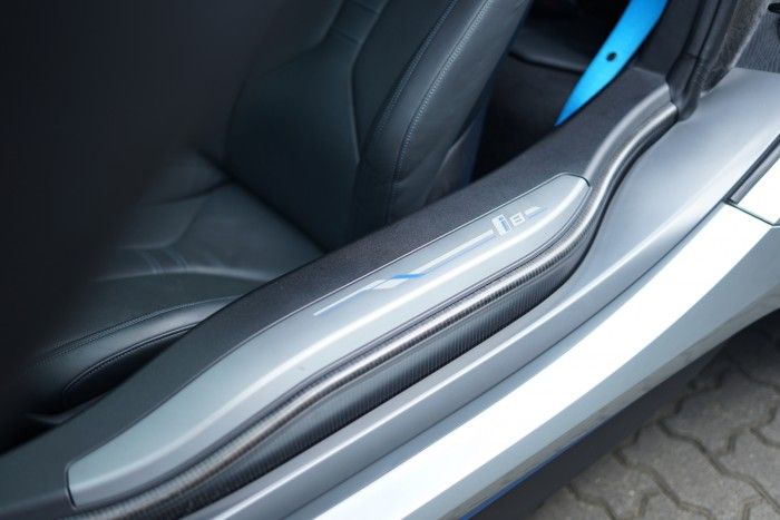 Sports car dengan bentuk, teknologi dan rasa paling futuristik yang bisa diperoleh di Indonesia dengan harga paling &lsquo;terjangkau&rsquo; sekarang juga