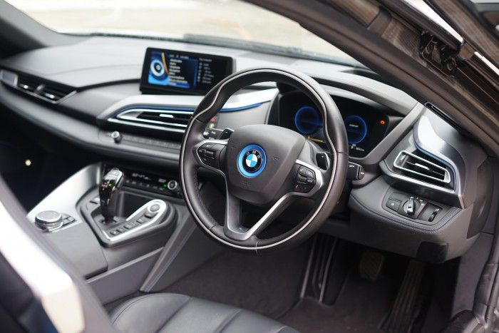 Sports car dengan bentuk, teknologi dan rasa paling futuristik yang bisa diperoleh di Indonesia dengan harga paling &lsquo;terjangkau&rsquo; sekarang juga