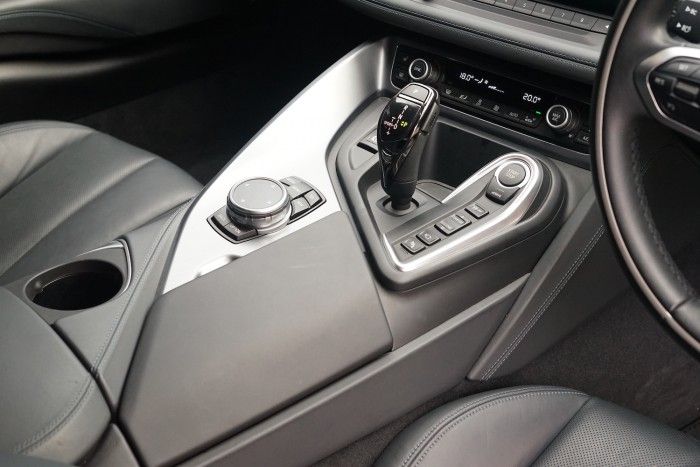 Sports car dengan bentuk, teknologi dan rasa paling futuristik yang bisa diperoleh di Indonesia dengan harga paling &lsquo;terjangkau&rsquo; sekarang juga