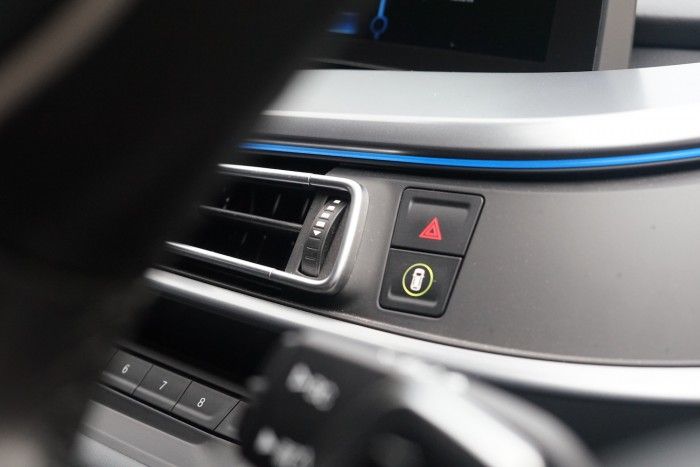 Sports car dengan bentuk, teknologi dan rasa paling futuristik yang bisa diperoleh di Indonesia dengan harga paling &lsquo;terjangkau&rsquo; sekarang juga