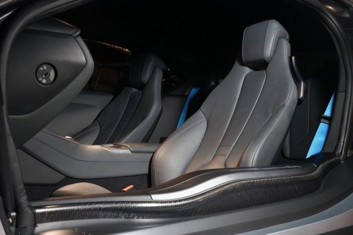 Sports car dengan bentuk, teknologi dan rasa paling futuristik yang bisa diperoleh di Indonesia dengan harga paling &lsquo;terjangkau&rsquo; sekarang juga