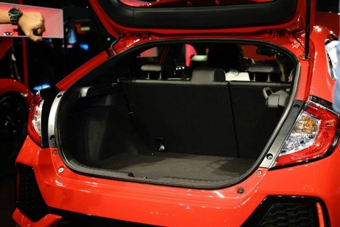 Untuk beberapa, sulit membedakan Honda Civic Hatchback Turbo dan sedannya. Cek setiap perbedaan berikut ini agar lebih familiar dengan keduanya