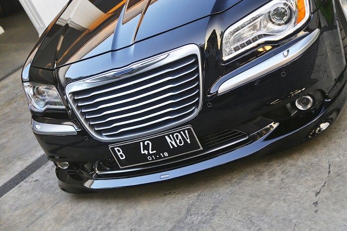 Chrysler 300C 2012 Daily Angkot VIP